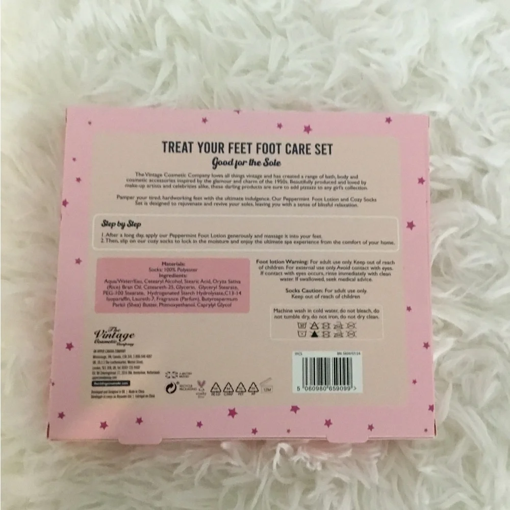 The Vintage Cosmetic Company foot care set lotion and. Socks